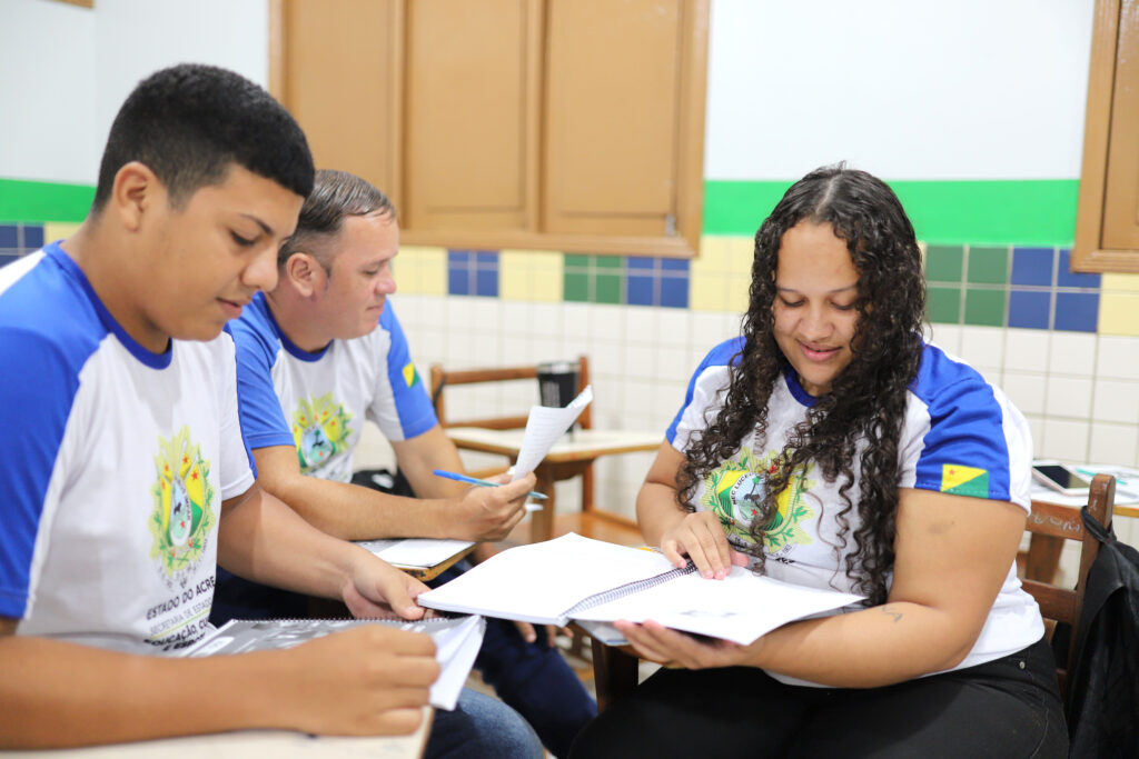 Matrículas para a Educação de Jovens e Adultos 2026 seguem abertas até fevereiro na rede estadual