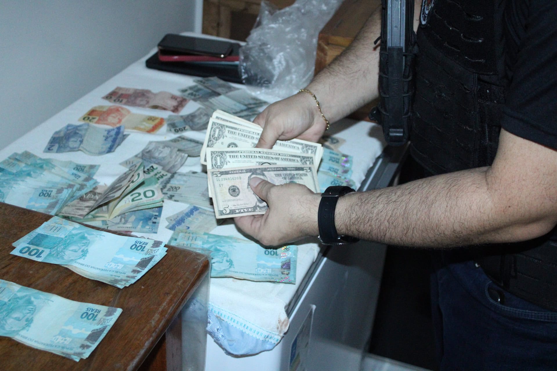 Polícia Civil cumpre novos mandados em investigação sobre desvio de medicamentos no Acre