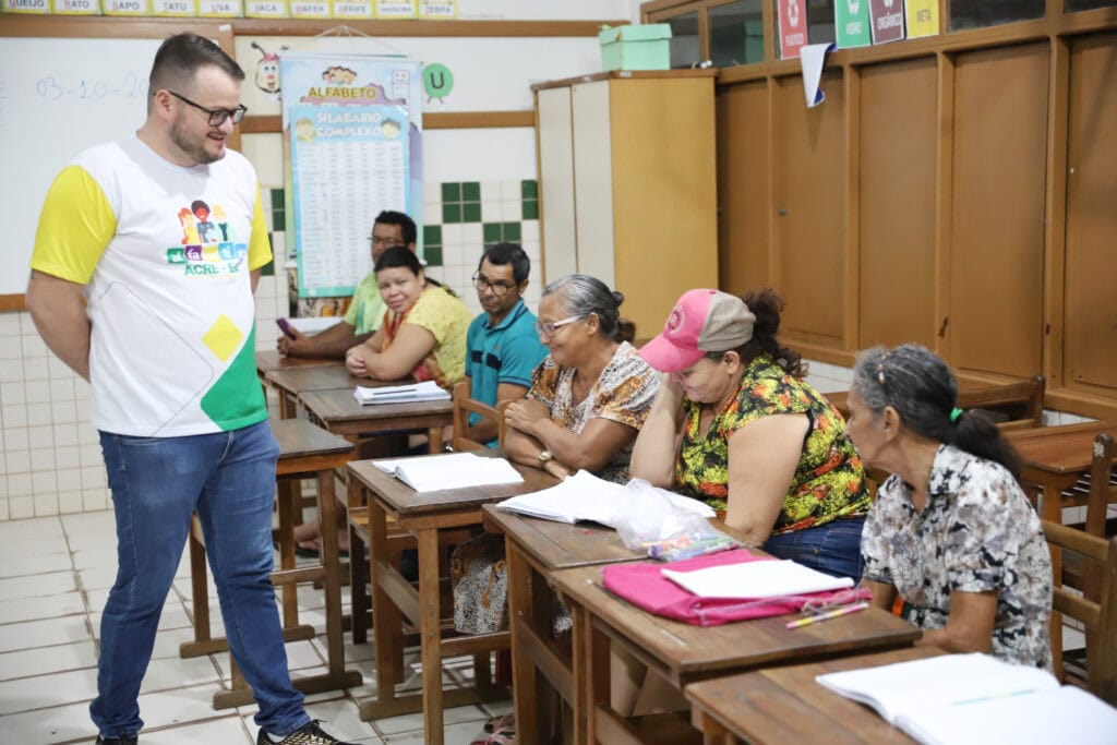 Resolução estadual reforça critérios de idade para acesso à Educação de Jovens e Adultos no Acre