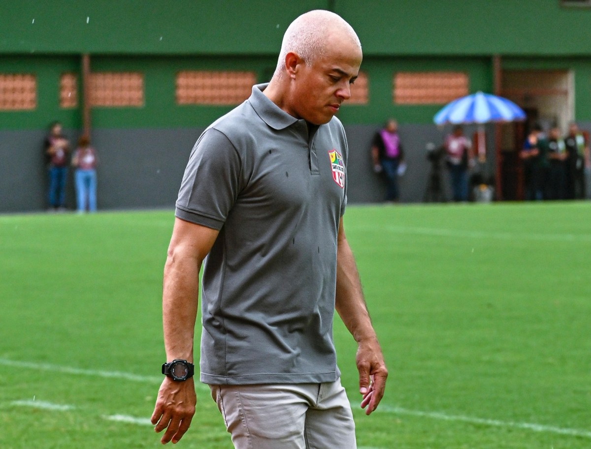 Técnico lamenta empate, após o Santinha abrir dois gols de vantagem no placar
