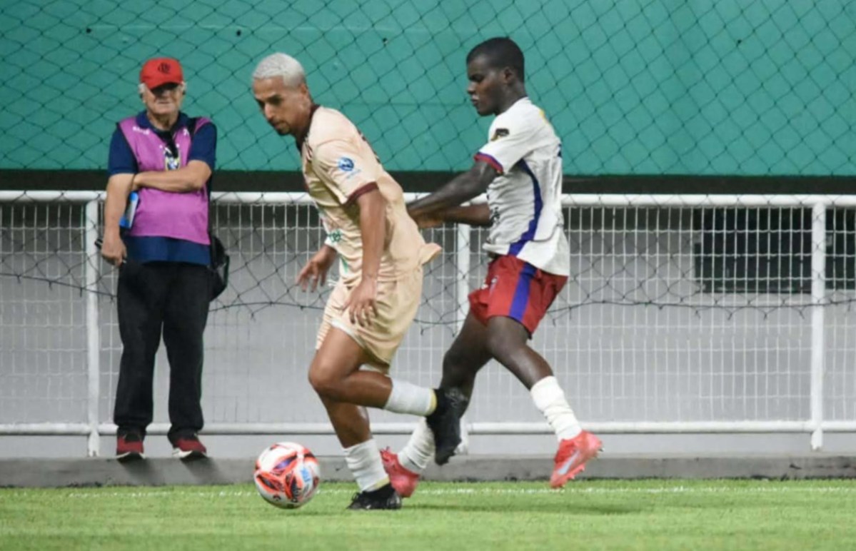 Thon Braga faz farra de gols e Humaitá atropela o São Chico e assume a liderança