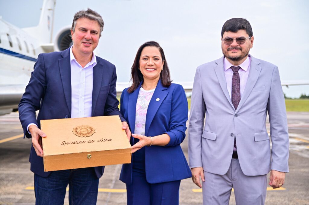 Governadora em exercício Mailza recepciona ministro da Educação no Acre