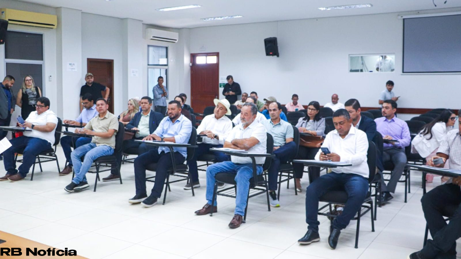 Prefeitos dos 22 municípios do Acre discutem solução conjunta para resíduos sólidos