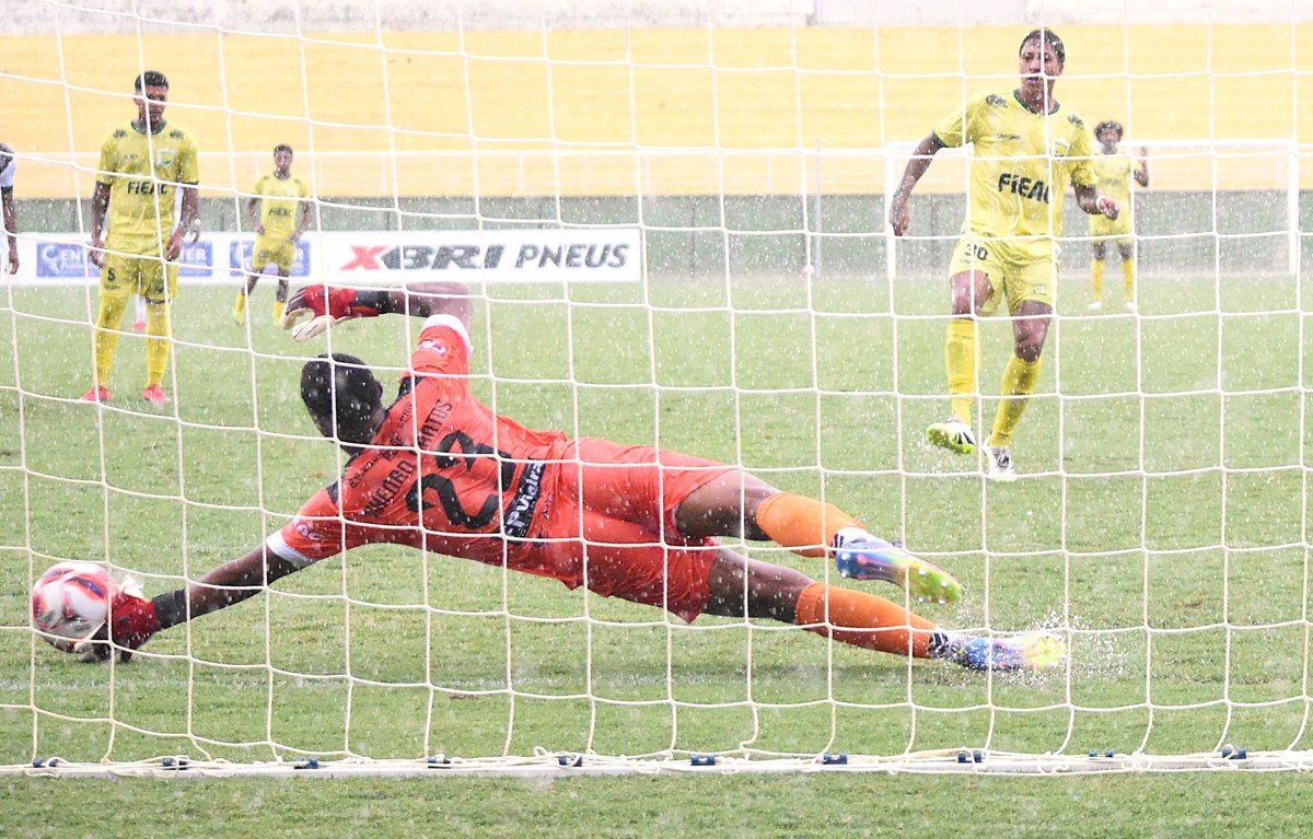 Galvez goleia o Vasco e garante vaga nas semifinais do Acreanão Sicred