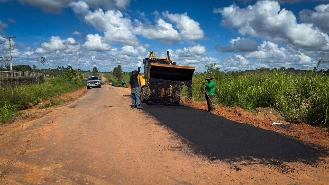 Deracre realiza vistoria e acompanha serviços de tapa-buraco na Transacreana em Rio Branco