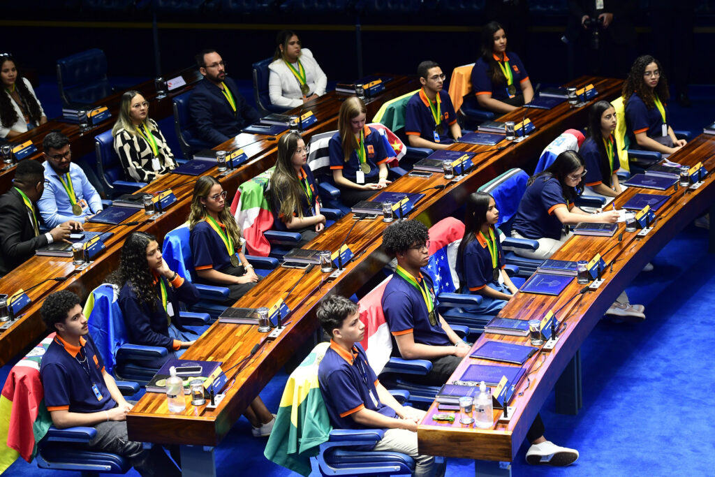 Alunos da rede estadual têm até 17 de abril para produzir redação do Programa Jovem Senador 2026