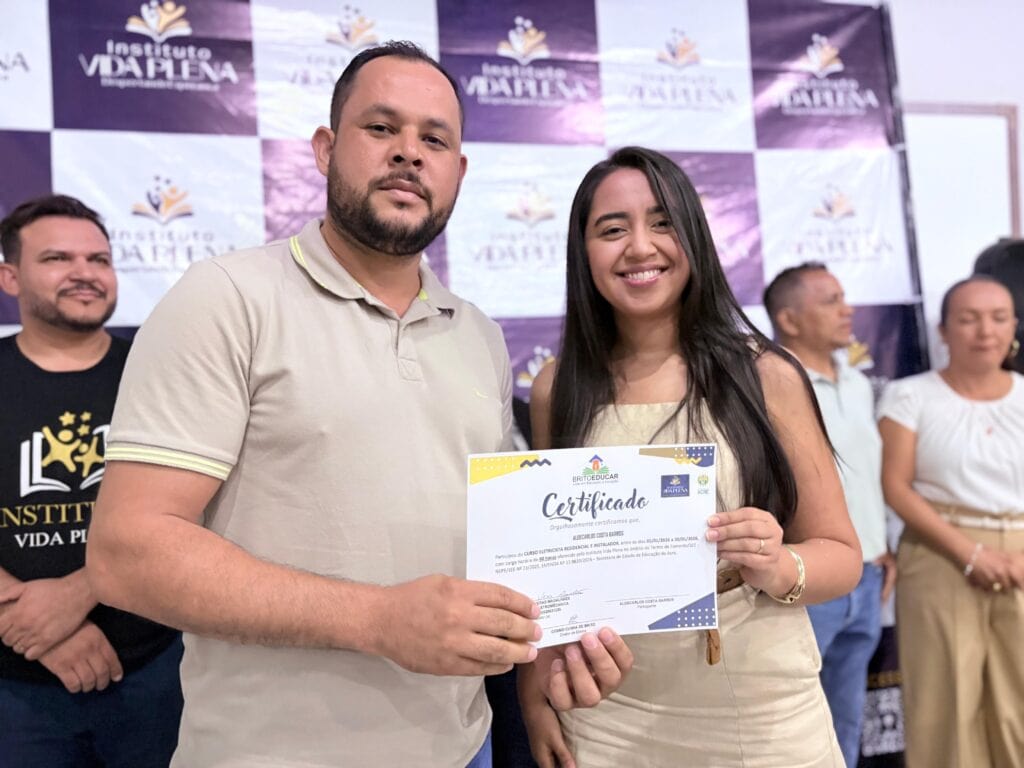 Parceria entre Estado e organização da sociedade civil entrega 80 certificações em cursos profissionalizantes na capital