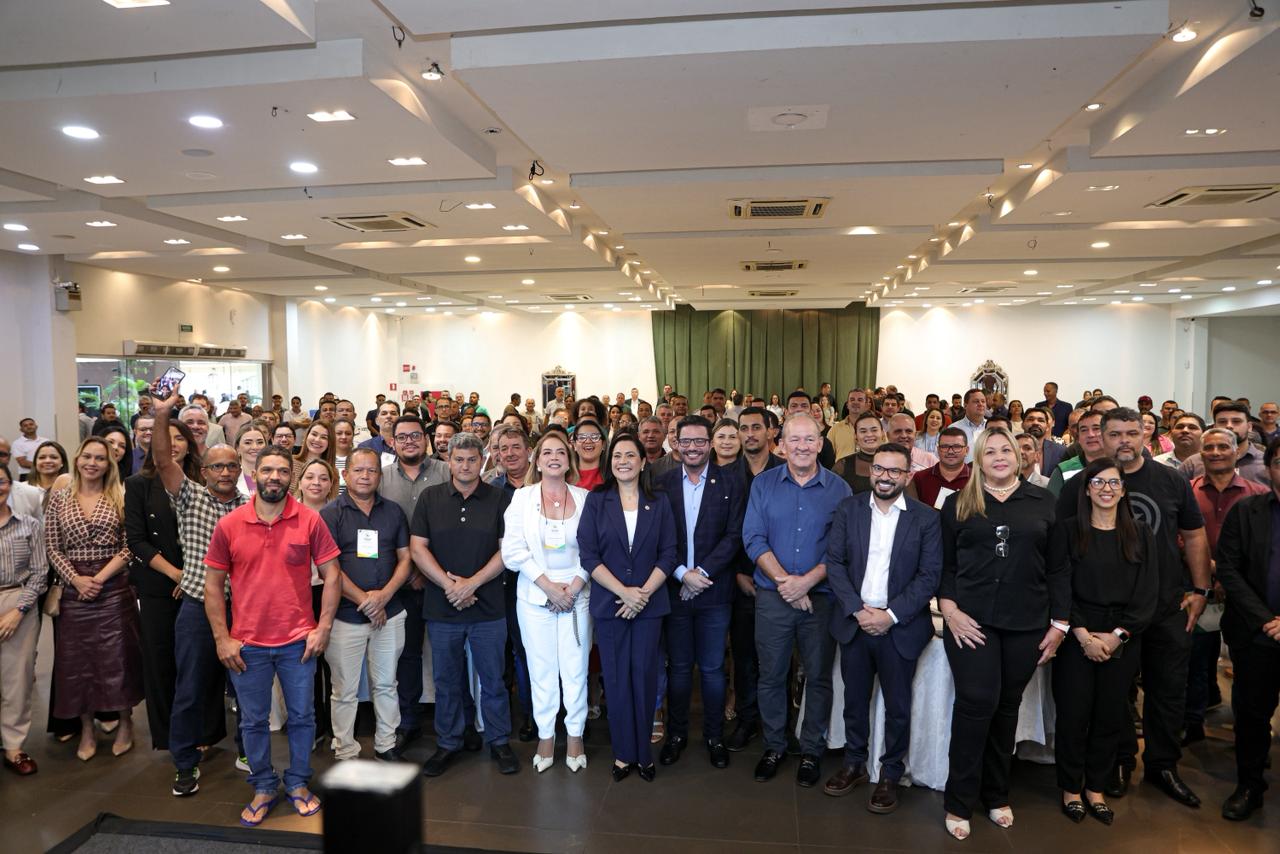 Governador e vice participaram do encerramento do 2º Encontro de Vereadores do Acre