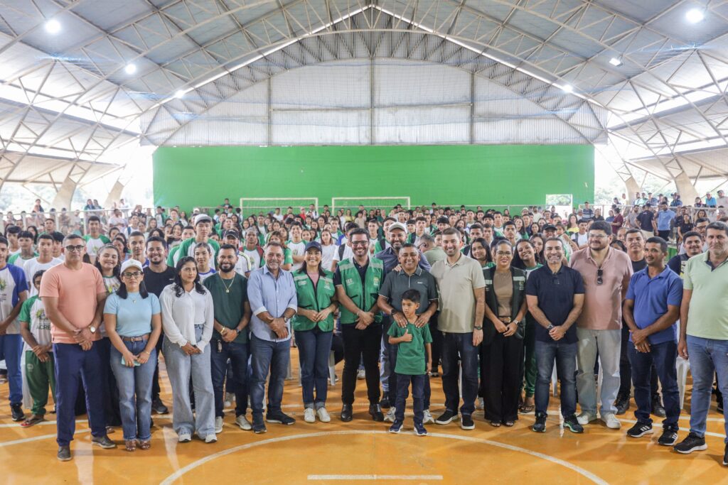 Em Porto Walter, governador e vice anunciam reforma de escolas, entregam kits escolares e firmam adesão do município ao programa Integra Acre