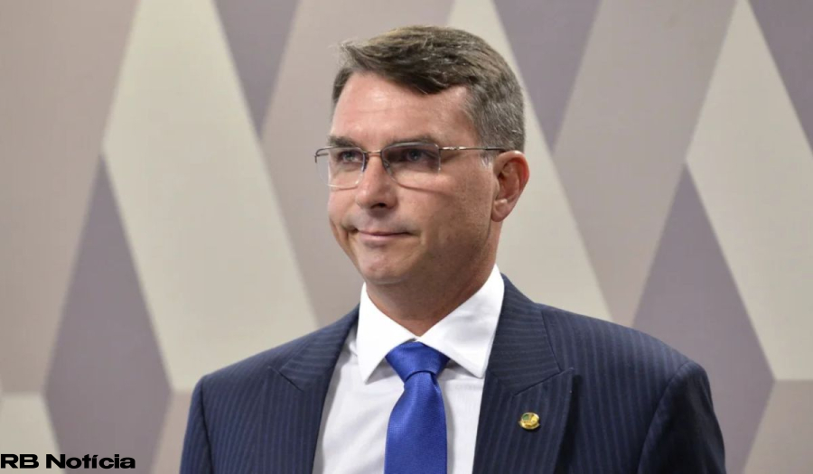 ‘Fã’ de Adélio Bispo ameaça repetir facada em Flávio Bolsonaro; ‘Sofrer o mesmo’