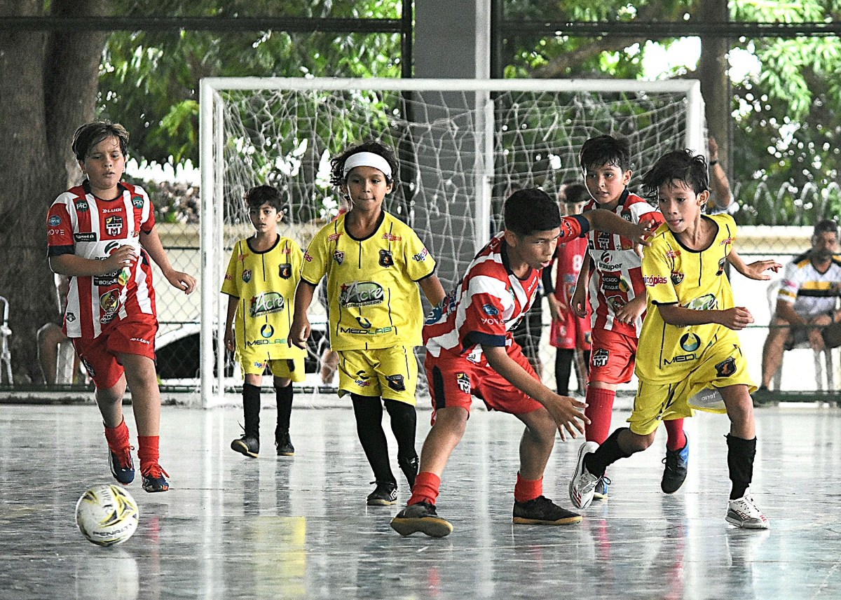 Copinha Arasuper com show de gols e presença feminina