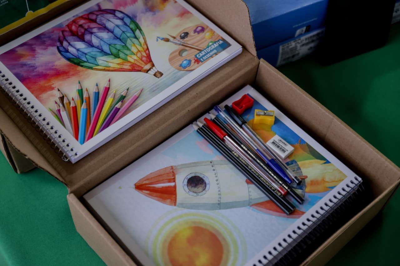 Governo sanciona lei que institui auxílio financeiro para aquisição de material escolar de estudantes da rede pública