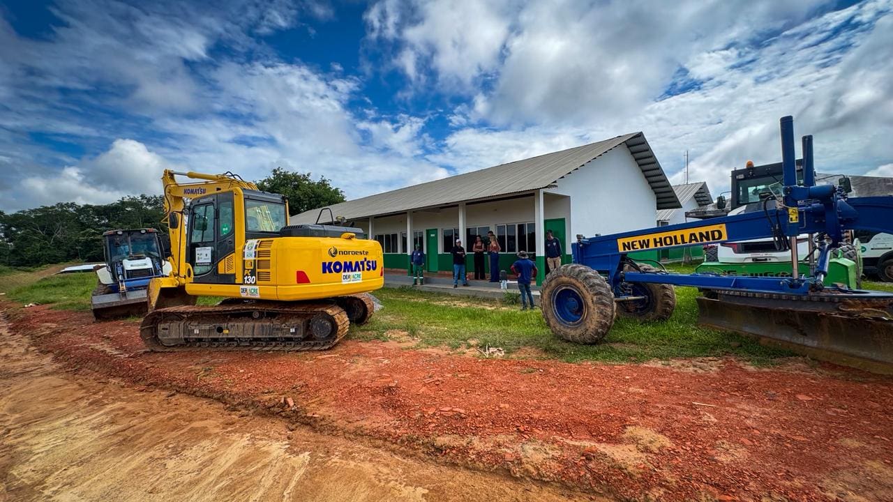 Deracre avança na obra do estande de tiro do Cieps