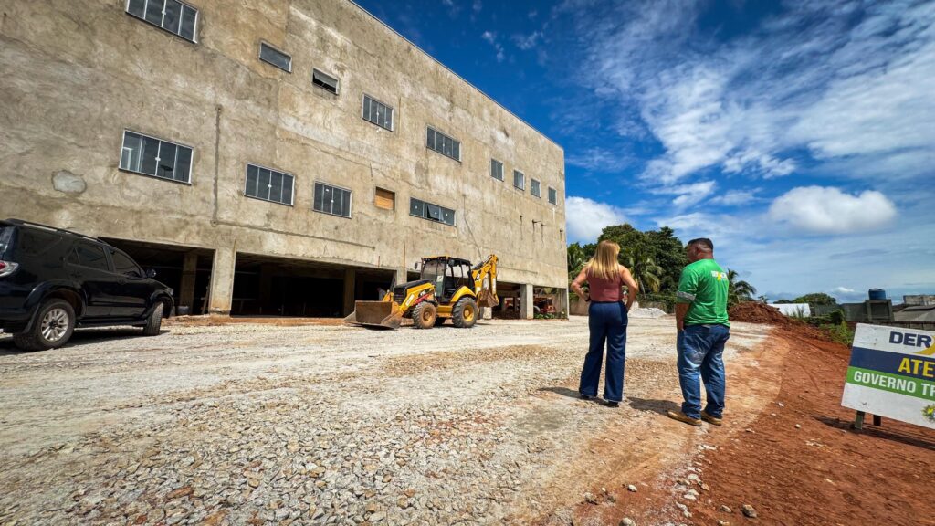 Com obra do Deracre, nova sede da CGE recebe pavimentação e contenção no pátio
