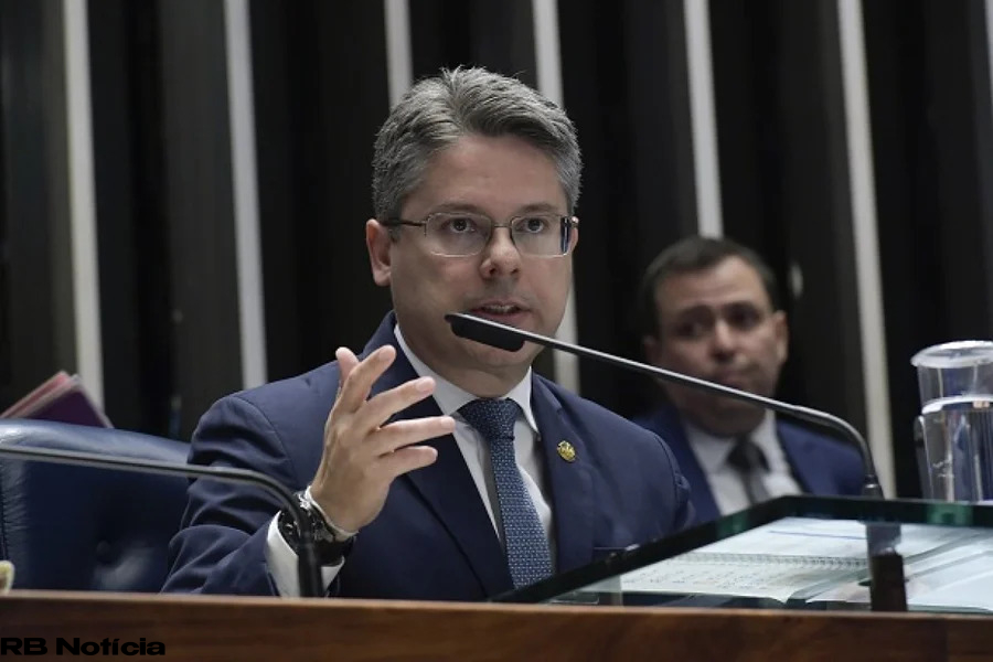 Senador protocola pedido para criar CPI contra Moraes e Toffoli