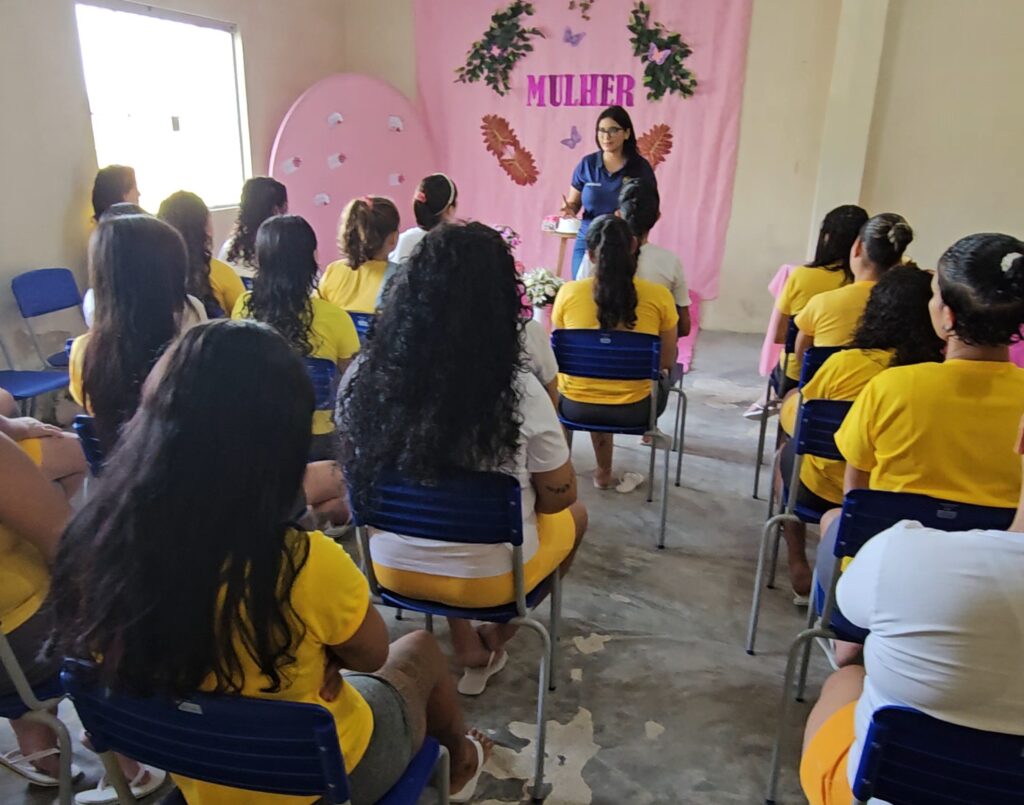 Técnica da medicina chinesa é aplicada em detentas de Tarauacá durante atividade em comemoração ao Dia da Mulher