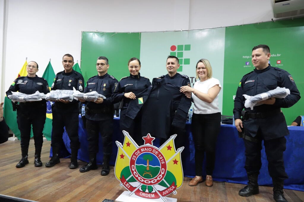 Detran e Polícia Militar entregam novo fardamento ao 8º Batalhão