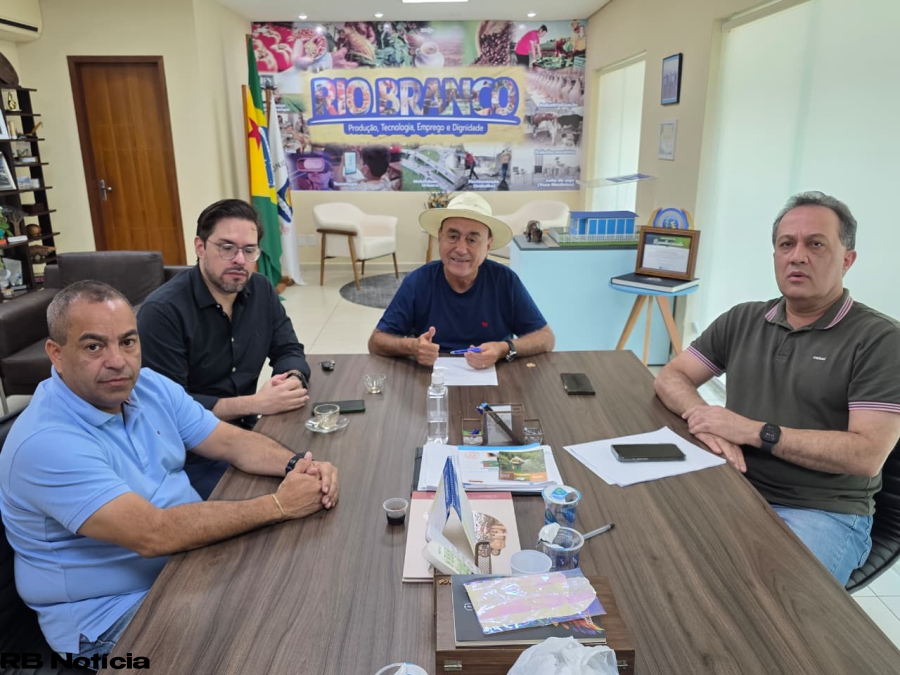 Bocalom reúne equipe para discutir problema no transporte coletivo