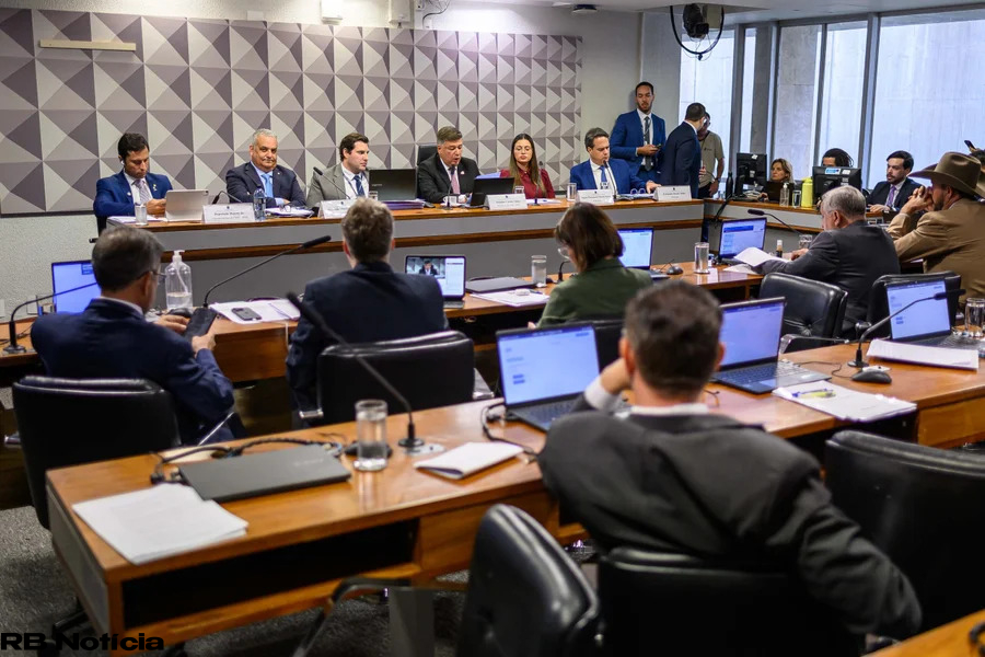 Sem garantir prorrogação, CPMI do INSS muda foco para caso Master