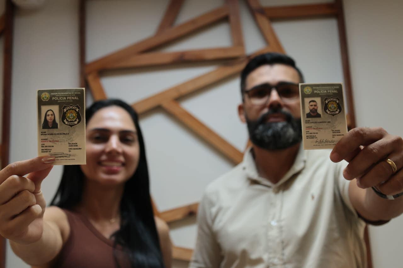 Carteiras funcionais são entregues aos policiais penais recém-empossados