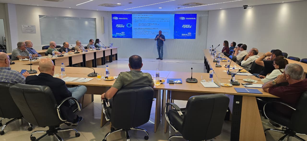 Governo apresenta incentivos fiscais do Estado para a diretoria da Fieac