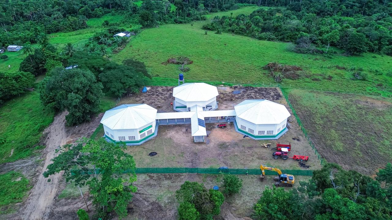 Governo entrega escola-modelo na Terra Indígena Nukini no Rio Moa, em Mâncio Lima 