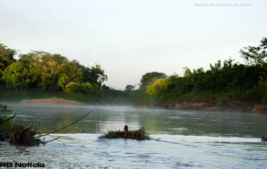O Abraço e o Estrondo: Por Emylson Farias