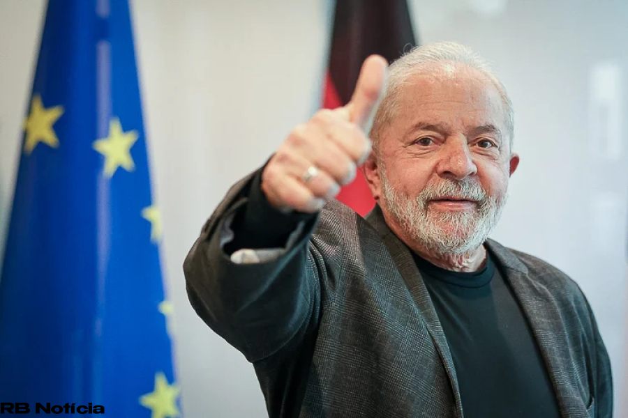 Lula deve sancionar nesta terça aumento da licença-paternidade no Brasil; saiba como fica