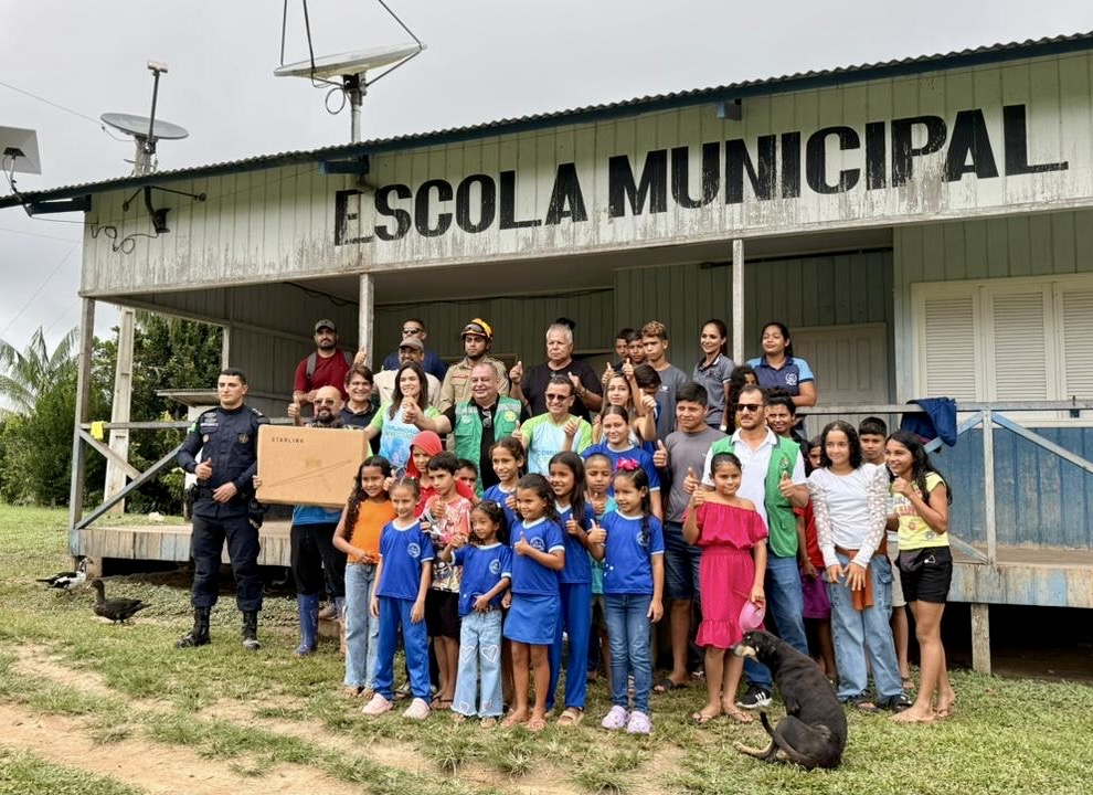 Governo do Acre entrega primeiro ponto de internet via satélite a comunidades rurais de Cruzeiro do Sul e Porto Walter