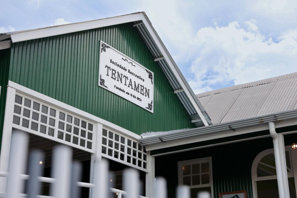 Governo do Acre reinaugura Sociedade Recreativa Tentamen após revitalização histórica