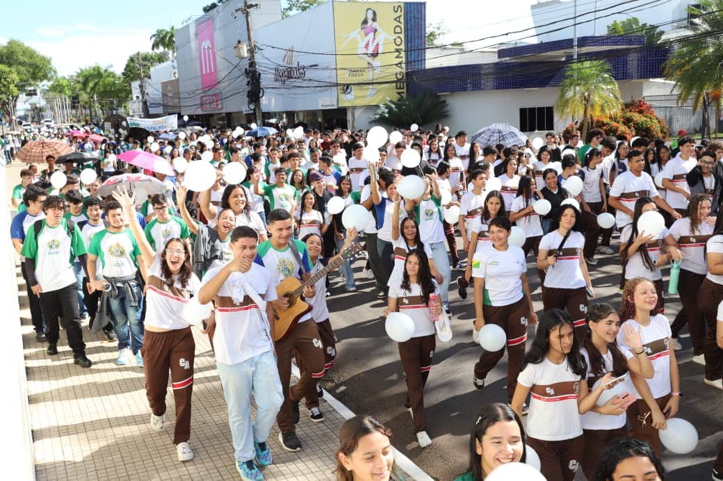 Educação do Acre encerra semana nacional da convivência escolar com caminhada pela paz