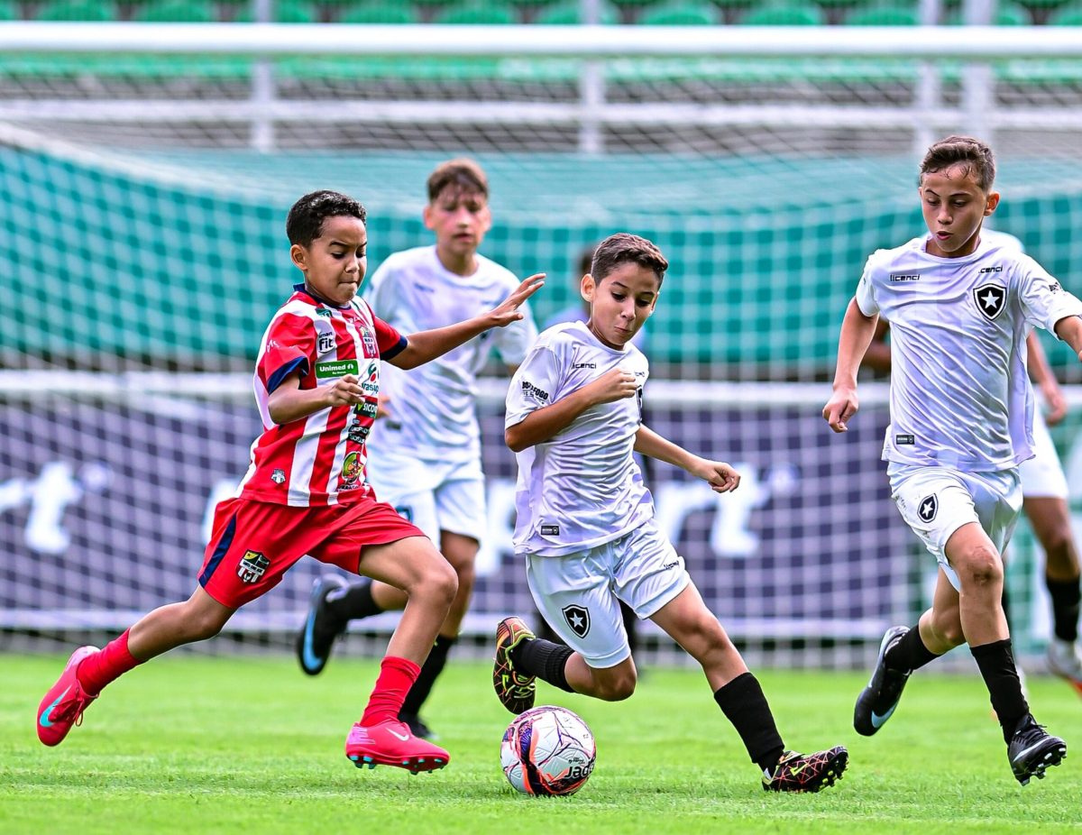 Santa Cruz e CT Furacão lideram a Copa Rio Branco de Futebol Sub-13
