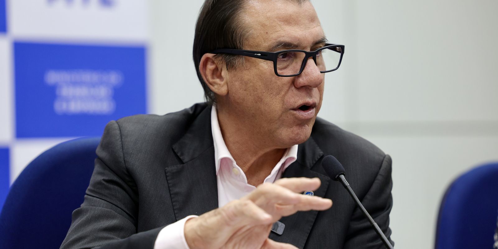 PECs da escala 6x1 não competem com proposta do governo, diz Marinho