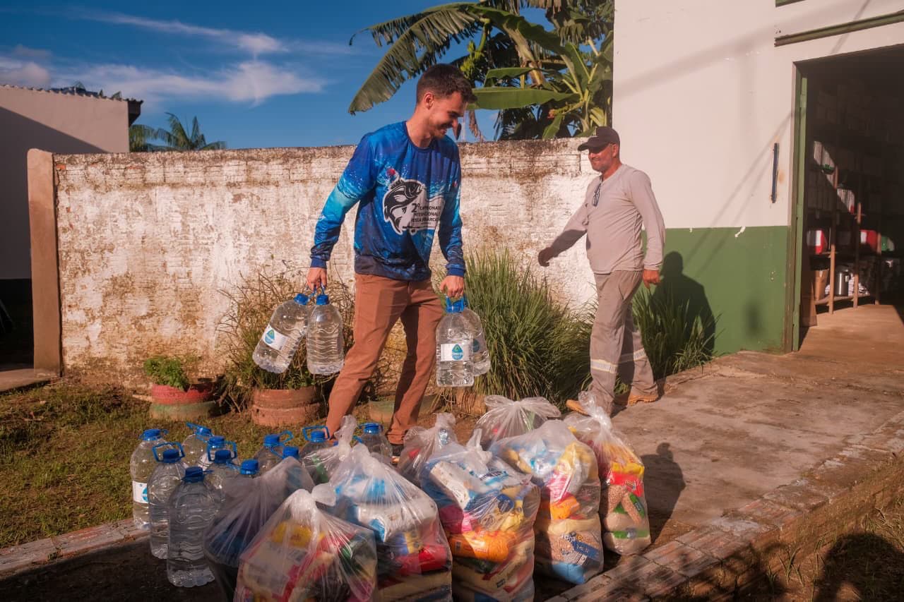 Governo do Acre entrega donativos para Brasileia após fortes chuvas