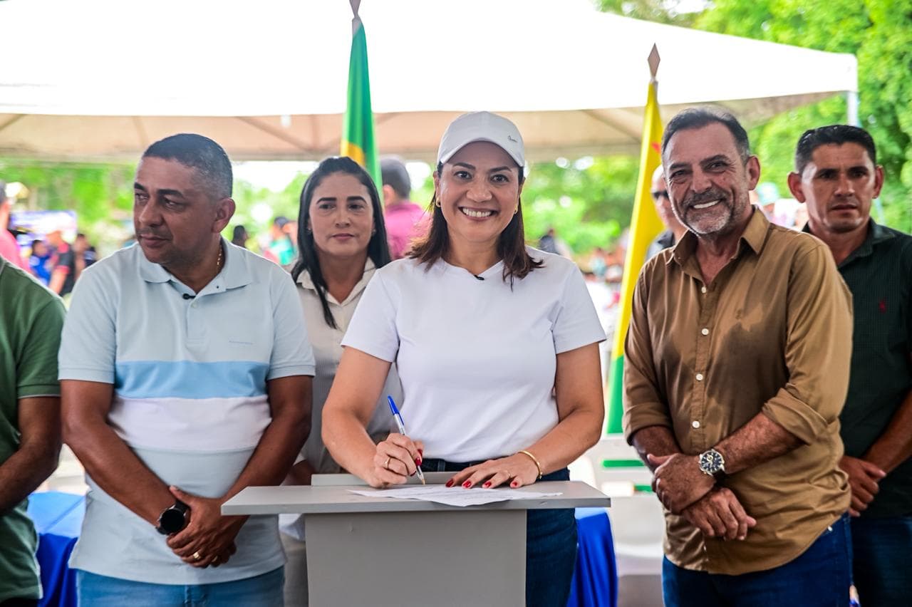 Governadora Mailza assina convênio de R$ 1 milhão para recuperação de ramais em Porto Walter