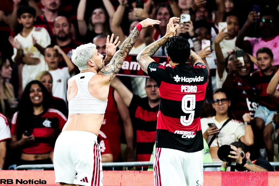 Arrascaeta marca para o Flamengo e homenageia Oscar Schmidt. Veja
