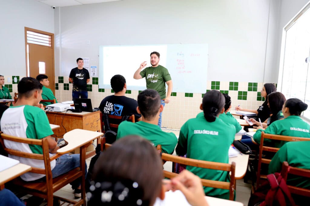 Programa Pré-Enem Legal realiza aulão para alunos da escola Adalci Simões, em Senador Guiomard