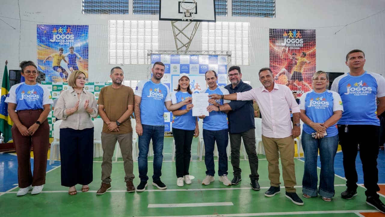 Governadora Mailza entrega kits escolares, formaliza convênio e garante revitalização de escolas mistas da zona rural de Cruzeiro do Sul 