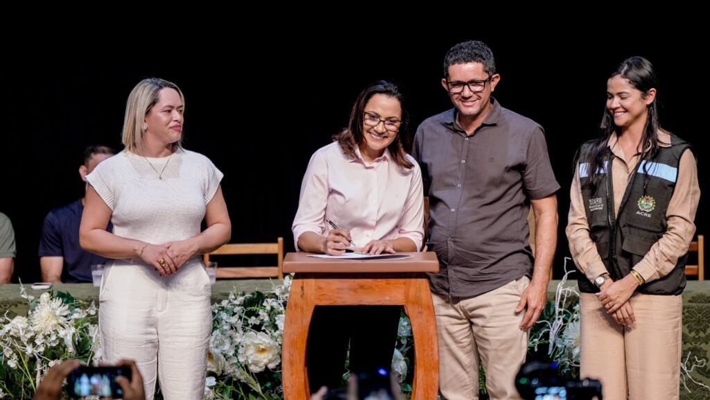 Governadora Mailza autoriza construção de 210 unidades habitacionais em três municípios do Juruá