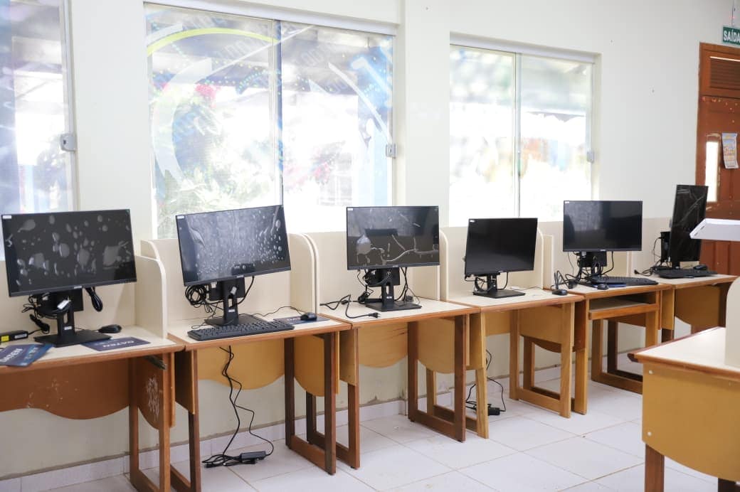 Educação do Acre instala laboratório de informática na escola Márcio Bestene, na Cidade do Povo