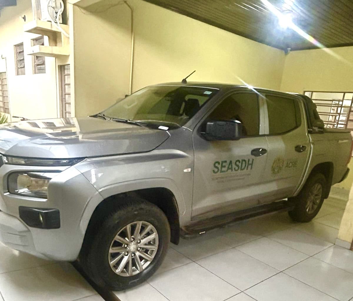 Governo do Acre entrega caminhonetes para fortalecer a rede de proteção à mulher e o combate à violência