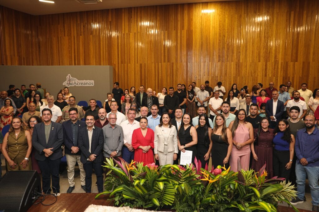 Entre emoção e compromisso, governadora Mailza empossa novos servidores do Idaf e reforça atuação do Estado no campo acreano