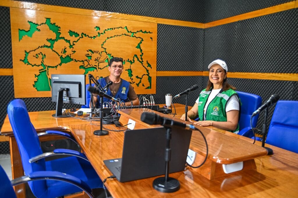 Durante passagem por Feijó, governadora Mailza concede entrevista à Rádio Difusora e detalha agenda no município