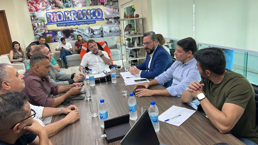 Alysson Bestene discute com parlamentares federais avanços para saneamento, resíduos sólidos e Parque das Cidades em Rio Branco