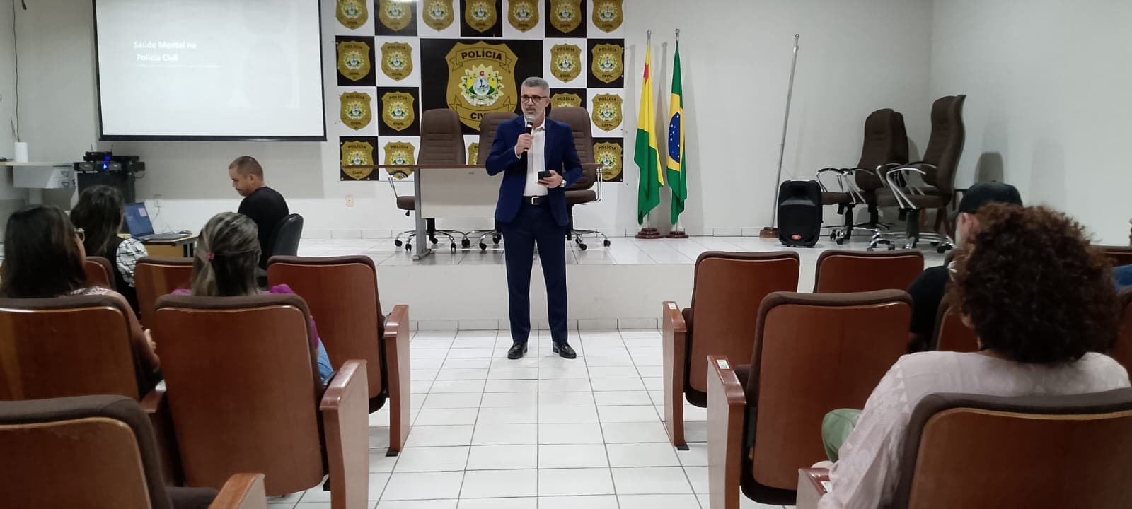 Polícia Civil promove palestra sobre saúde mental no trabalho para servidores da área técnica-científica
