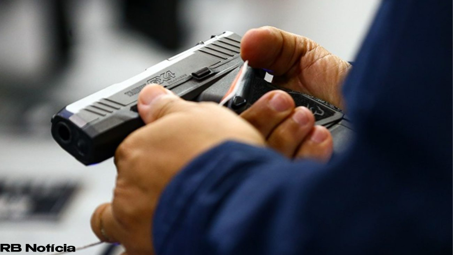Nova profissão pode ter porte de arma liberado no Brasil; veja quem será beneficiado