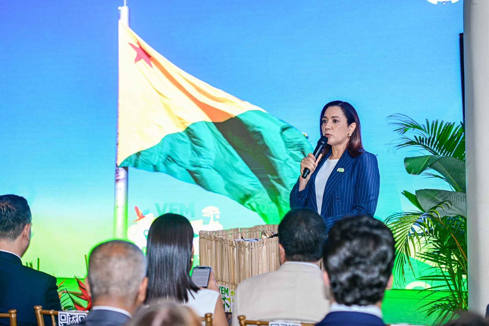Em evento no RJ, governadora apresenta o Acre como elo estratégico com o Pacífico, pautado na união e na responsabilidade ambiental 