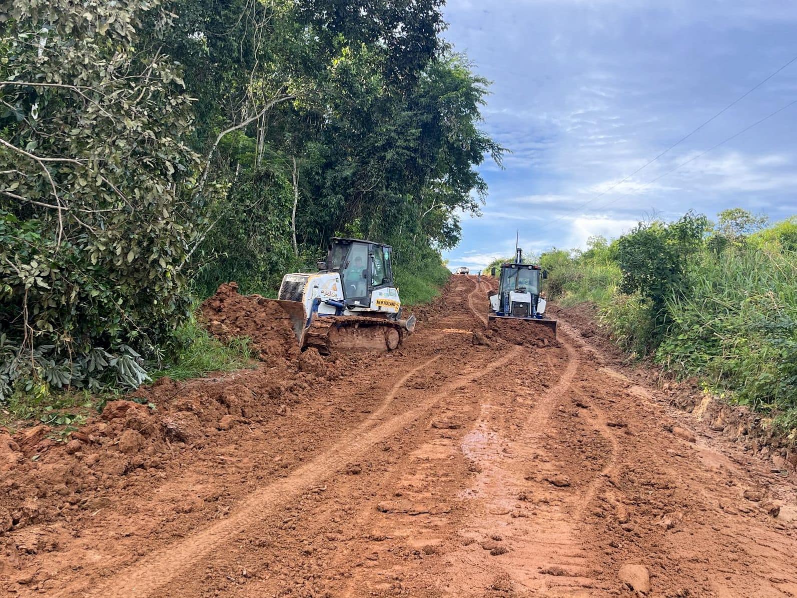Governo do Acre trabalha na recuperação de ramais da Transacreana para garantir acesso às comunidades rurais