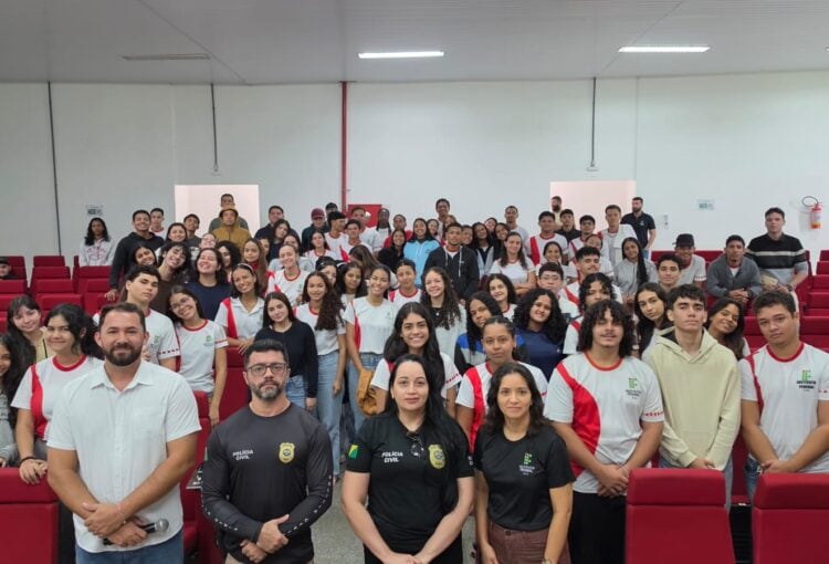 Polícia Civil promove palestra sobre violência doméstica, crimes sexuais e prevenção ao bullying para estudantes do Ifac em Cruzeiro do Sul