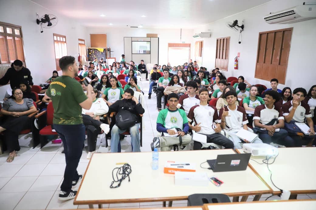 Estudantes do ensino médio celebram presença do programa Pré-Enem Legal em Plácido de Castro